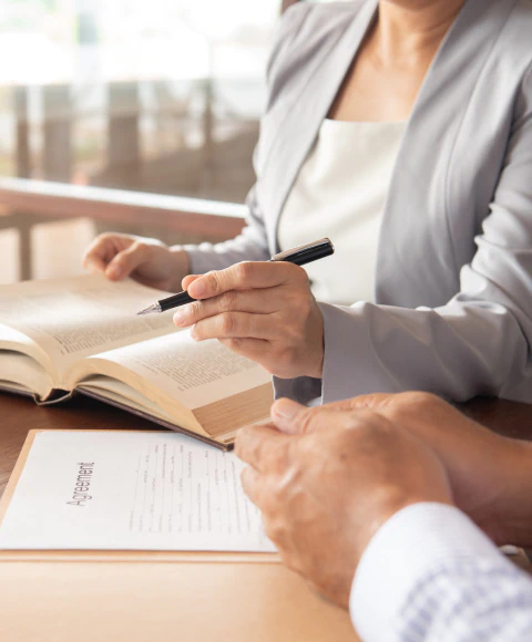 client asking the female lawyer for personal injury advice